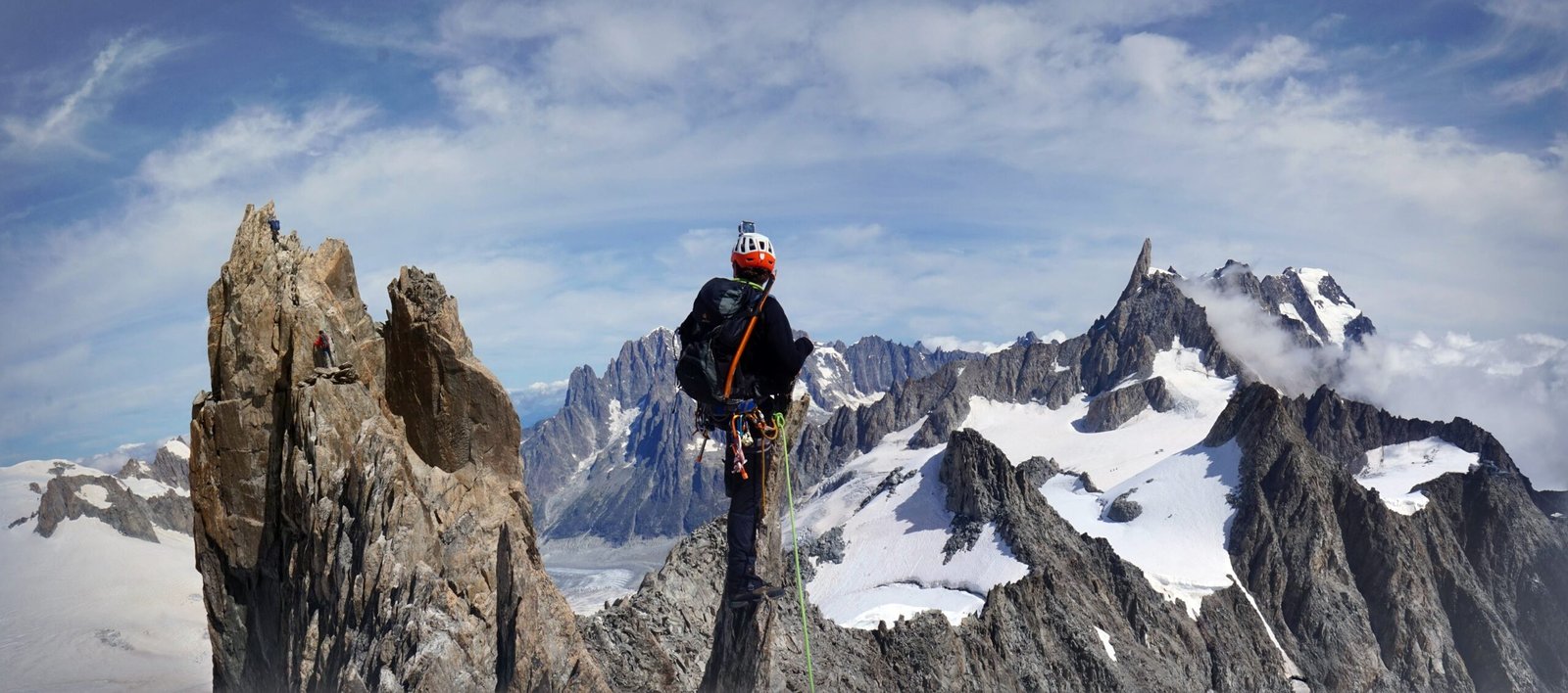 Alpinisme traversée aiguille d'Entrêves alpinisme guide chamonix