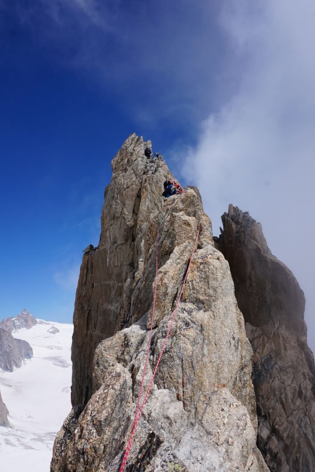 Alpinisme traversée aiguille d'Entrêves