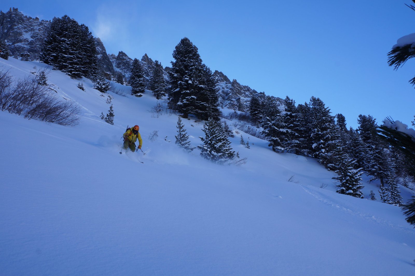 Ski hors piste Pas de Chèvre poudreuse guide Chamonix Freeride