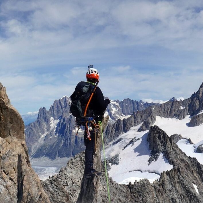 Alpinisme traversée aiguille d'Entrêves alpinisme guide chamonix